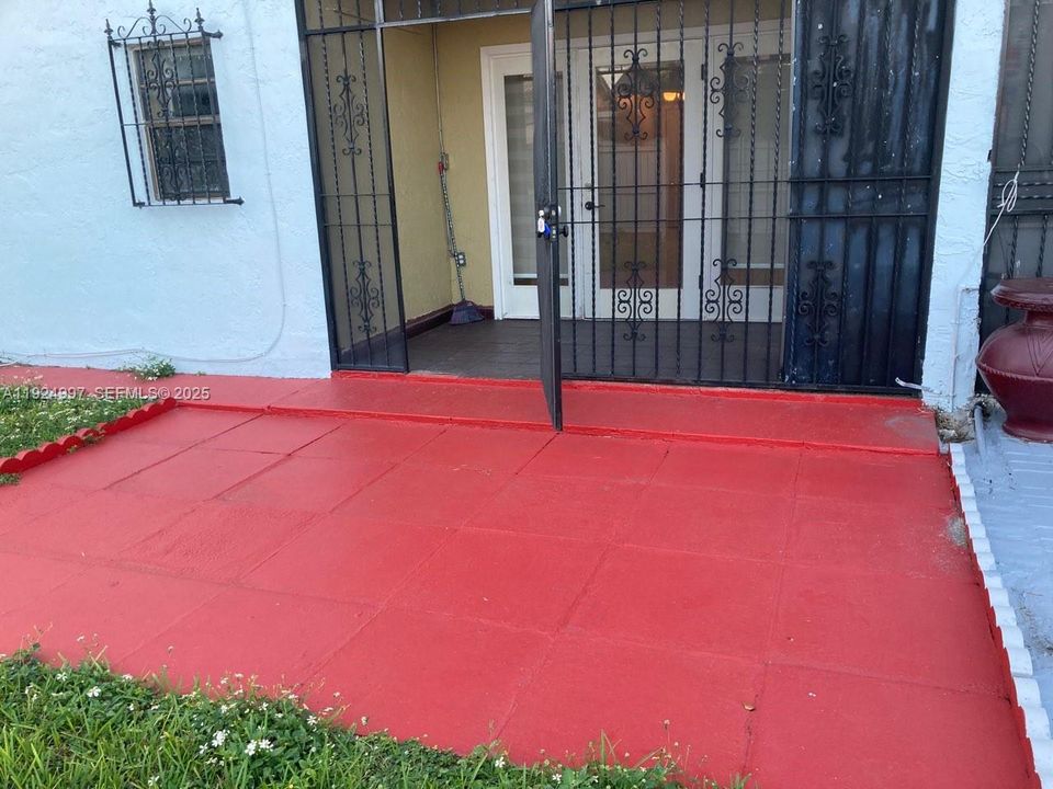 For Rent: $2,300 (2 beds, 2 baths, 936 Square Feet)