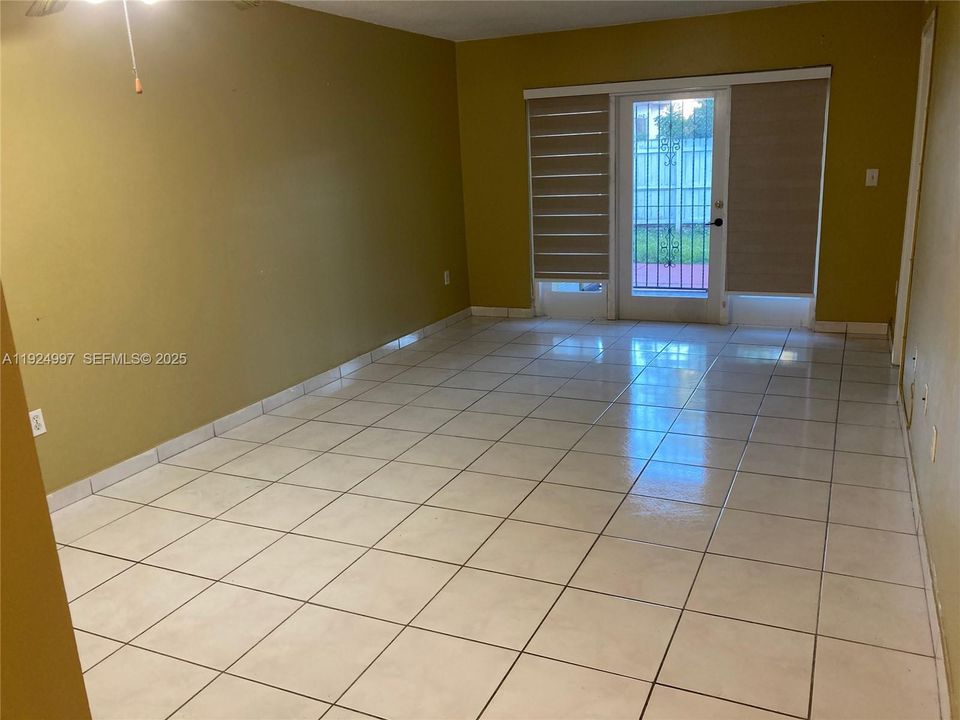 For Rent: $2,300 (2 beds, 2 baths, 936 Square Feet)