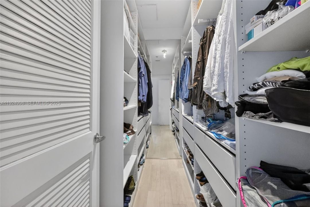 For Rent: $6,900 (2 beds, 2 baths, 1142 Square Feet)