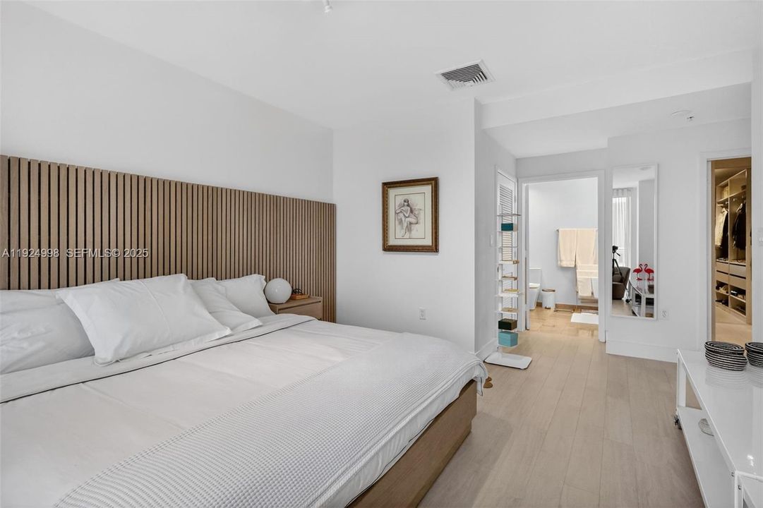 For Rent: $6,900 (2 beds, 2 baths, 1142 Square Feet)