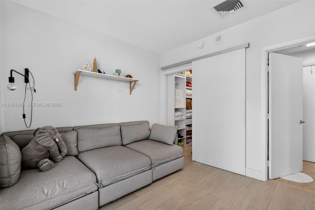 For Rent: $6,900 (2 beds, 2 baths, 1142 Square Feet)