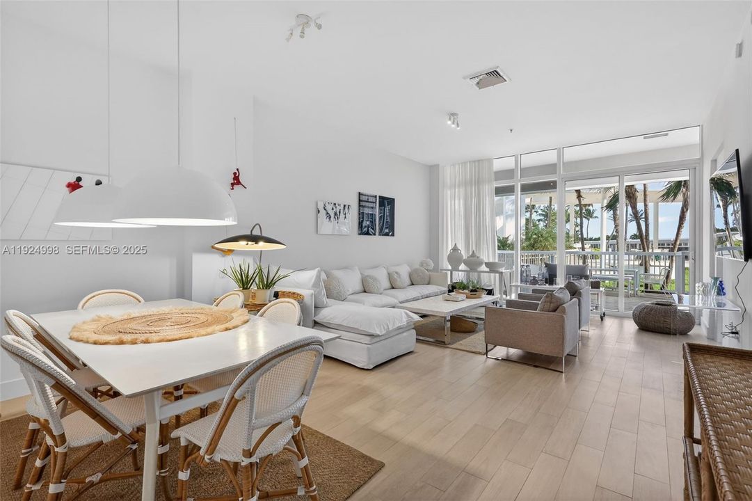 For Rent: $6,900 (2 beds, 2 baths, 1142 Square Feet)