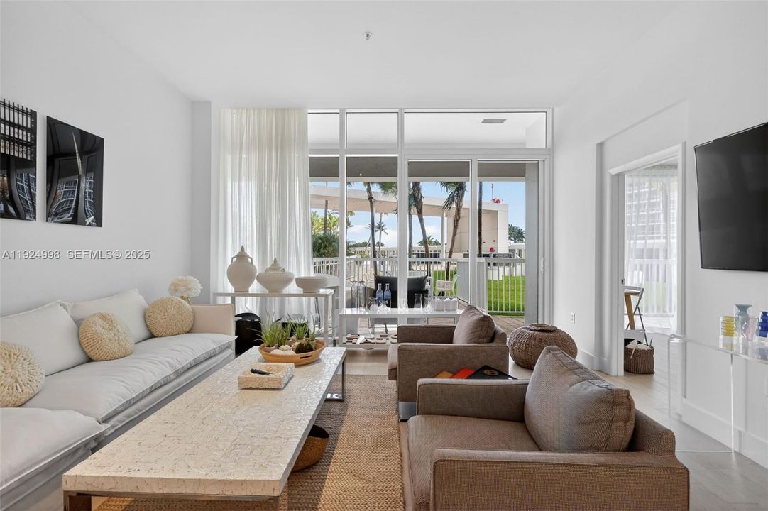 For Rent: $6,900 (2 beds, 2 baths, 1142 Square Feet)