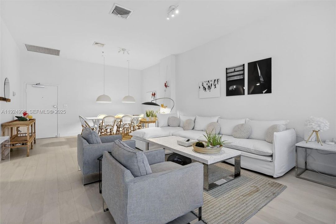 For Rent: $6,900 (2 beds, 2 baths, 1142 Square Feet)