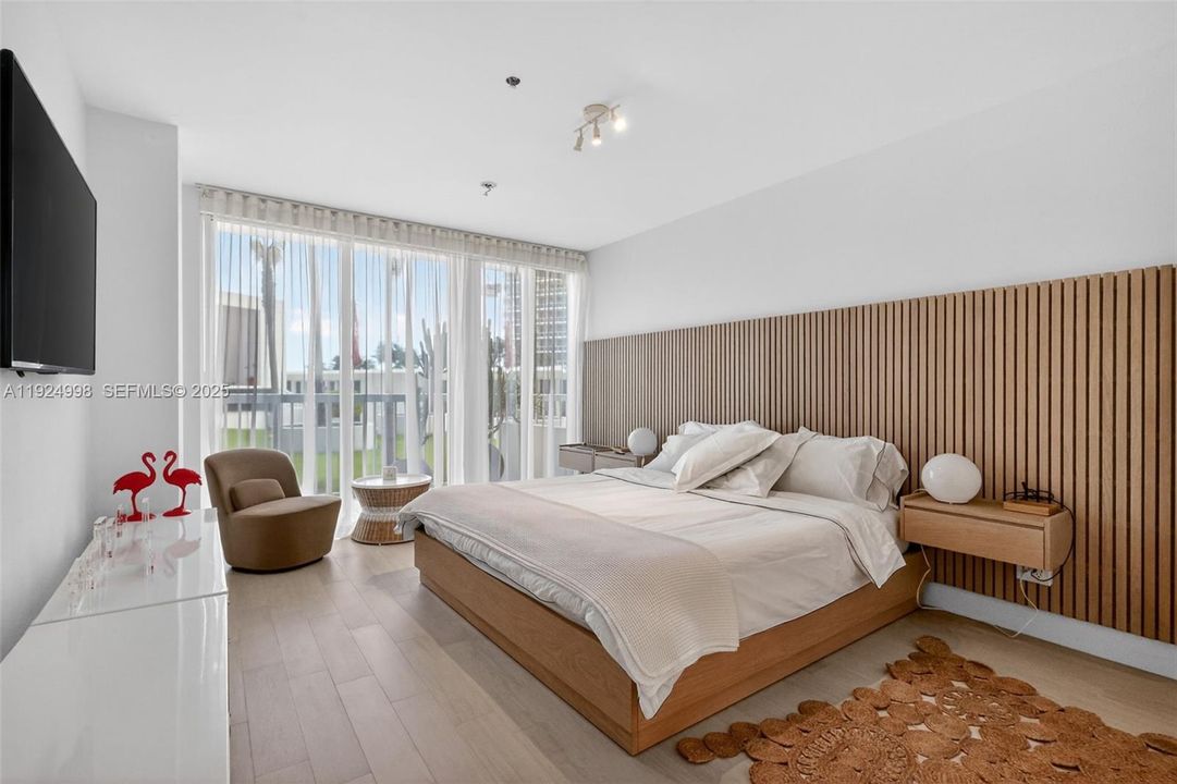 For Rent: $6,900 (2 beds, 2 baths, 1142 Square Feet)