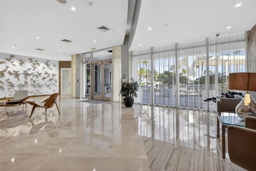 For Rent: $6,900 (2 beds, 2 baths, 1142 Square Feet)