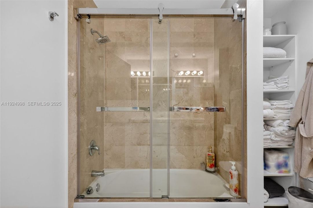 For Rent: $6,900 (2 beds, 2 baths, 1142 Square Feet)