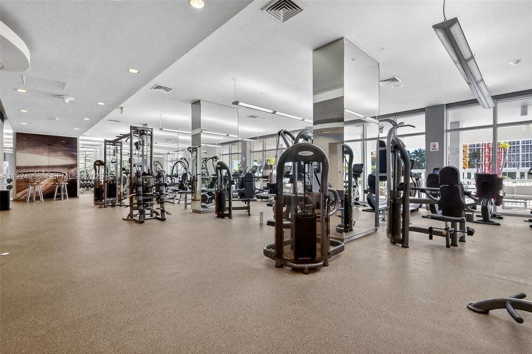 For Rent: $6,900 (2 beds, 2 baths, 1142 Square Feet)