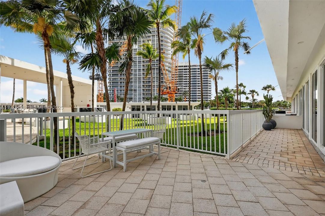 Oversized Patio belongs to the unit