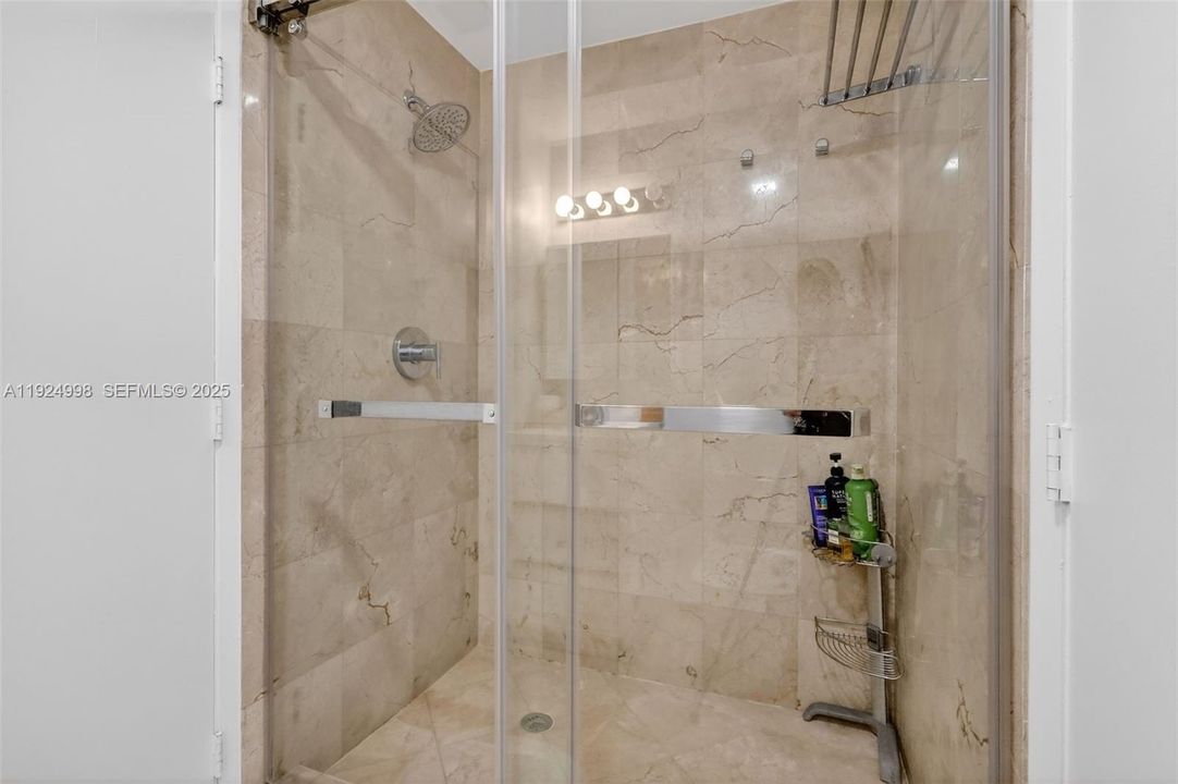 For Rent: $6,900 (2 beds, 2 baths, 1142 Square Feet)