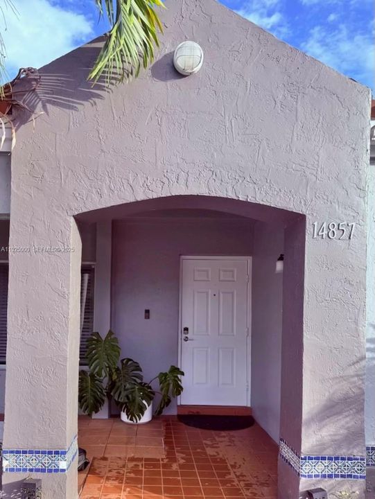 For Rent: $2,700 (2 beds, 2 baths, 1115 Square Feet)