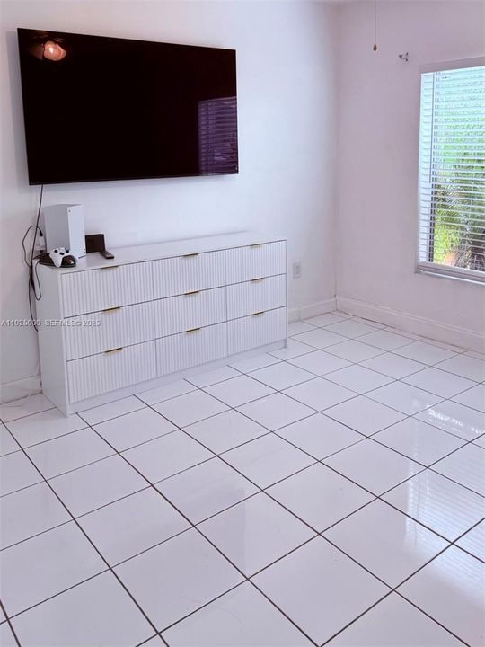 For Rent: $2,700 (2 beds, 2 baths, 1115 Square Feet)