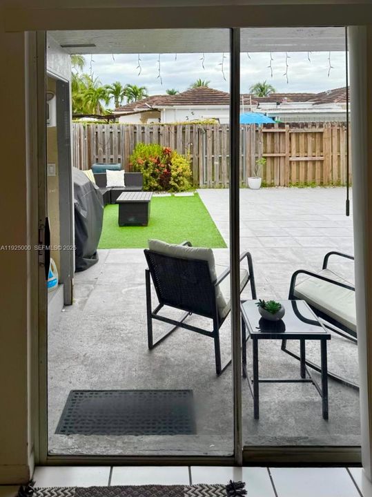 For Rent: $2,700 (2 beds, 2 baths, 1115 Square Feet)