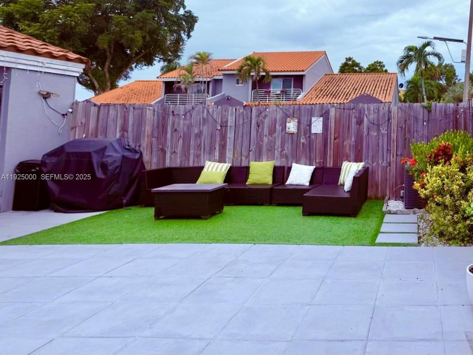 For Rent: $2,700 (2 beds, 2 baths, 1115 Square Feet)