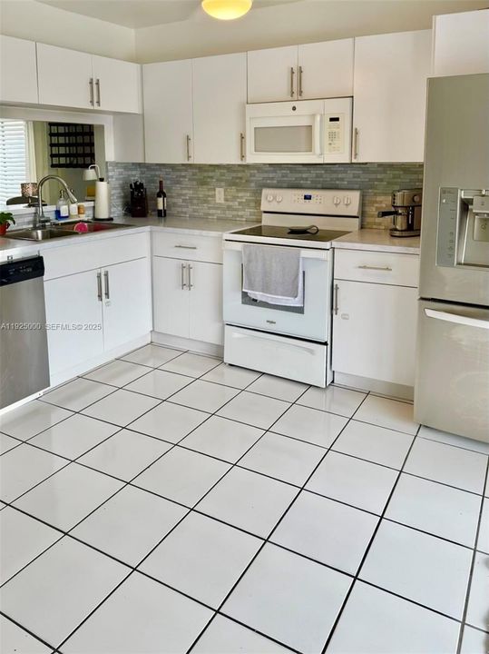 For Rent: $2,700 (2 beds, 2 baths, 1115 Square Feet)