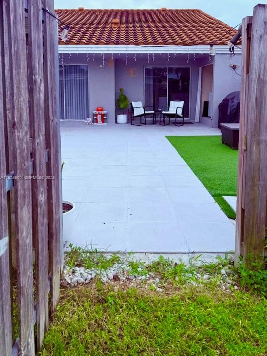 For Rent: $2,700 (2 beds, 2 baths, 1115 Square Feet)