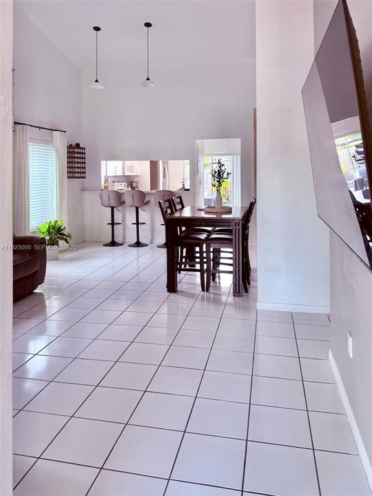 For Rent: $2,700 (2 beds, 2 baths, 1115 Square Feet)