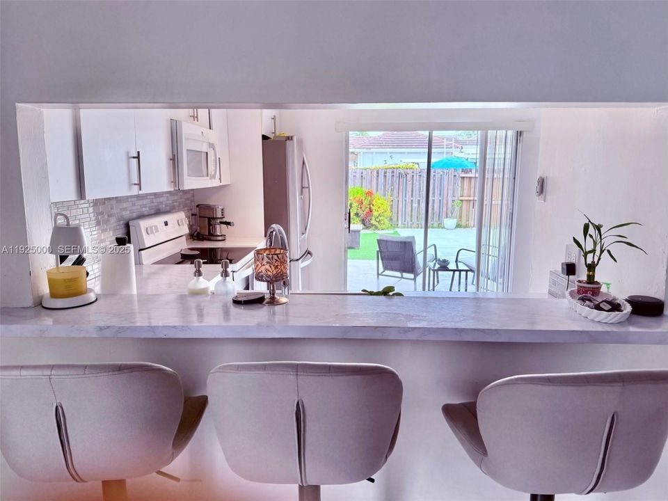 For Rent: $2,700 (2 beds, 2 baths, 1115 Square Feet)