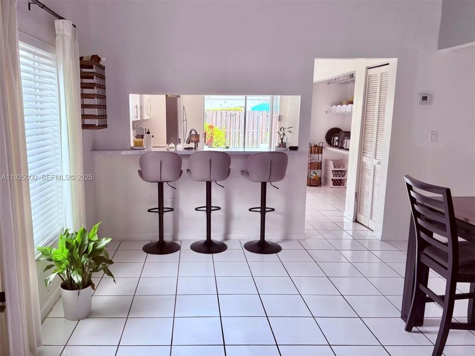 For Rent: $2,700 (2 beds, 2 baths, 1115 Square Feet)