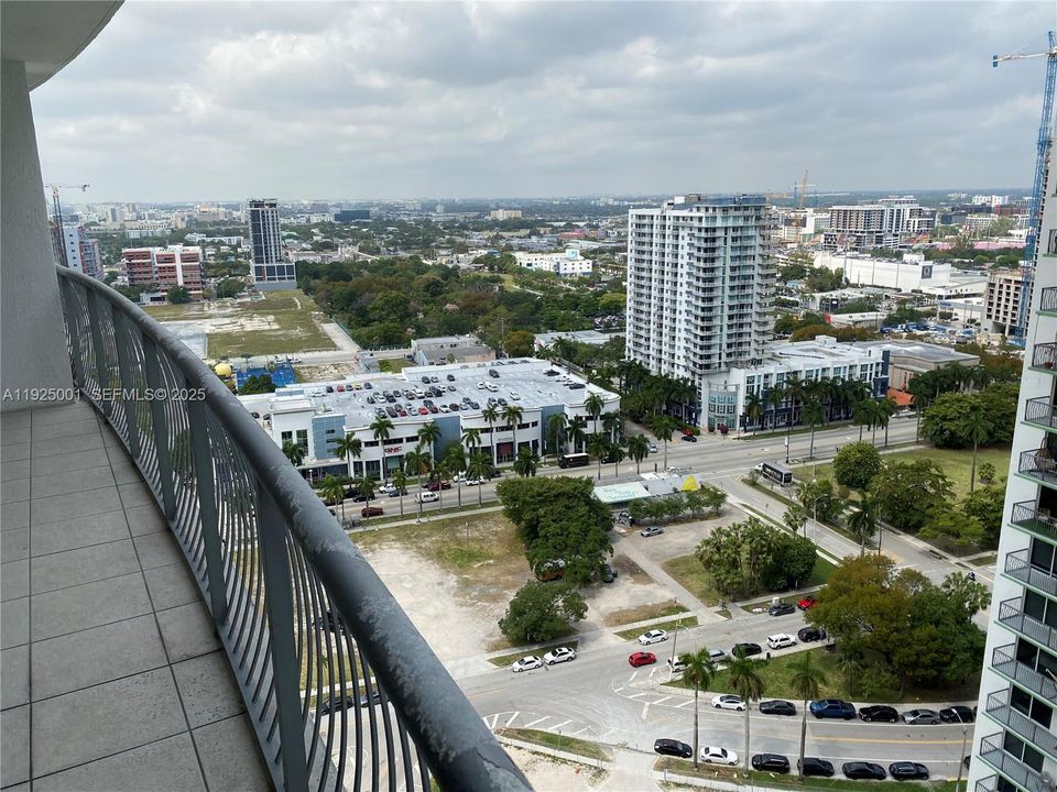 For Rent: $2,600 (1 beds, 1 baths, 825 Square Feet)