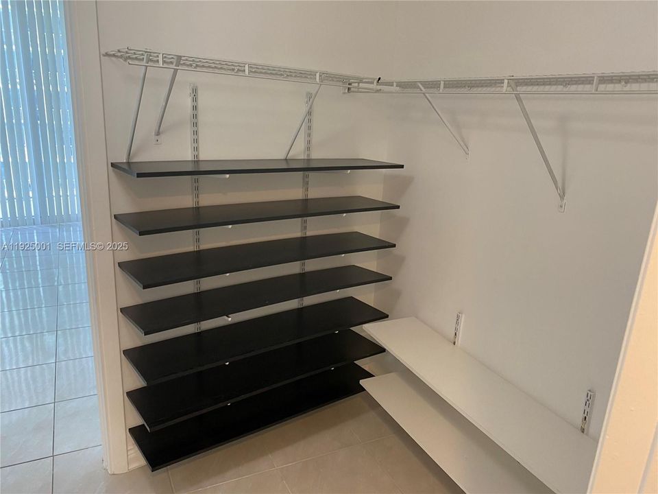 For Rent: $2,600 (1 beds, 1 baths, 825 Square Feet)