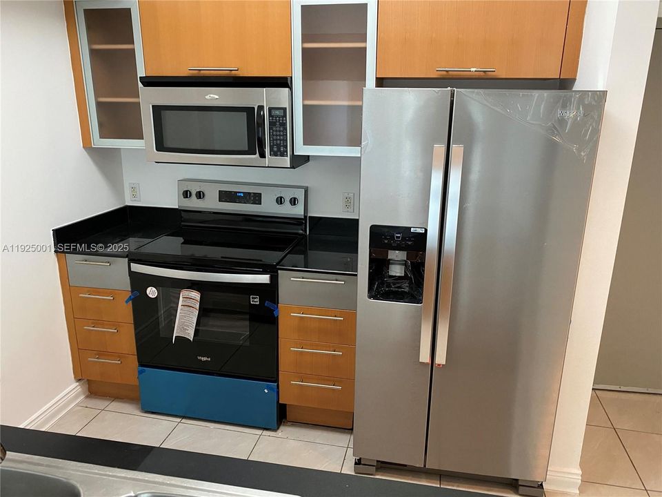 For Rent: $2,600 (1 beds, 1 baths, 825 Square Feet)