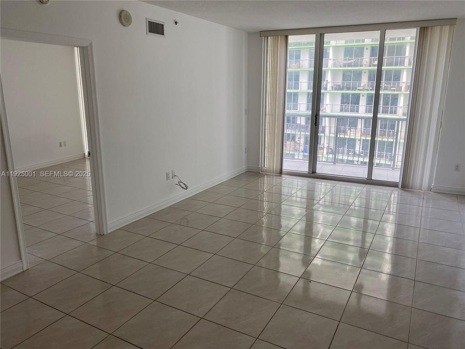 For Rent: $2,600 (1 beds, 1 baths, 825 Square Feet)