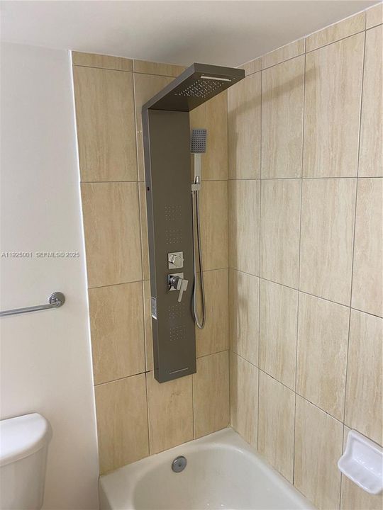 For Rent: $2,600 (1 beds, 1 baths, 825 Square Feet)