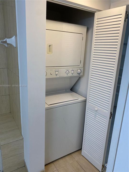 For Rent: $2,600 (1 beds, 1 baths, 825 Square Feet)