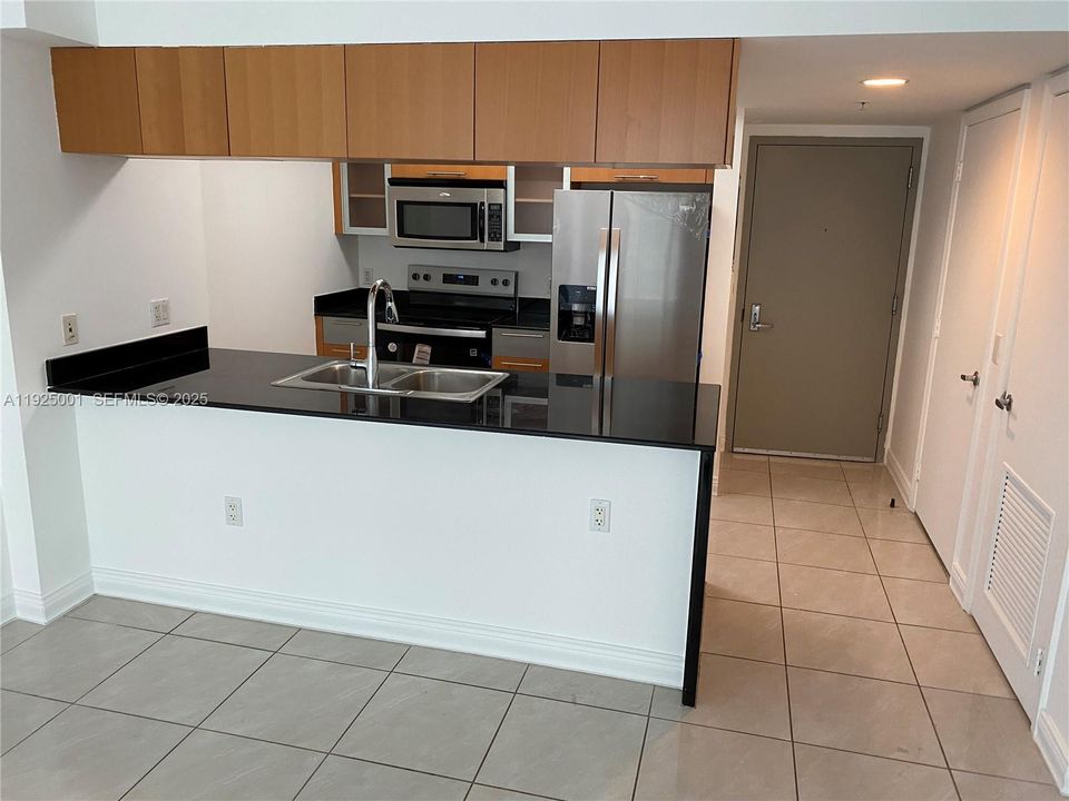 For Rent: $2,600 (1 beds, 1 baths, 825 Square Feet)