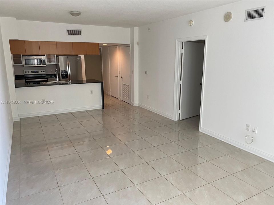 For Rent: $2,600 (1 beds, 1 baths, 825 Square Feet)