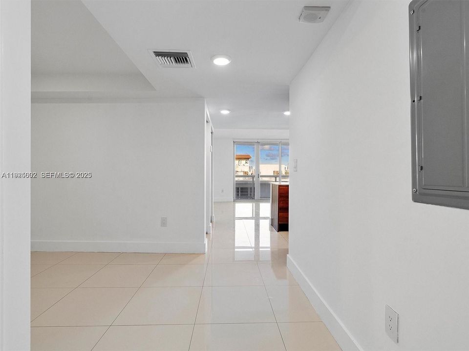 出租: $4,300 (1 贝兹, 2 浴室, 1030 平方英尺)