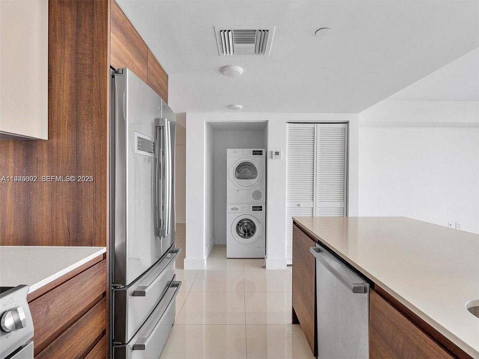 出租: $4,300 (1 贝兹, 2 浴室, 1030 平方英尺)