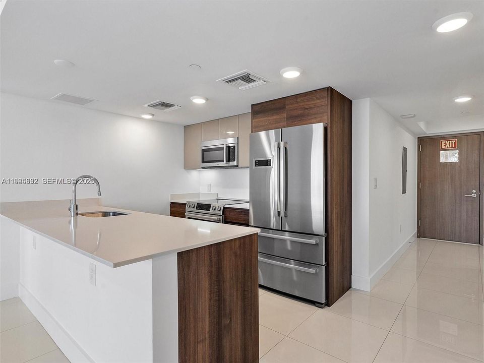 出租: $4,300 (1 贝兹, 2 浴室, 1030 平方英尺)