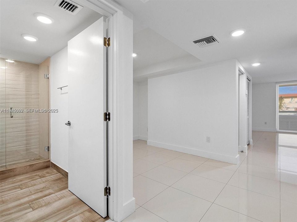 出租: $4,300 (1 贝兹, 2 浴室, 1030 平方英尺)