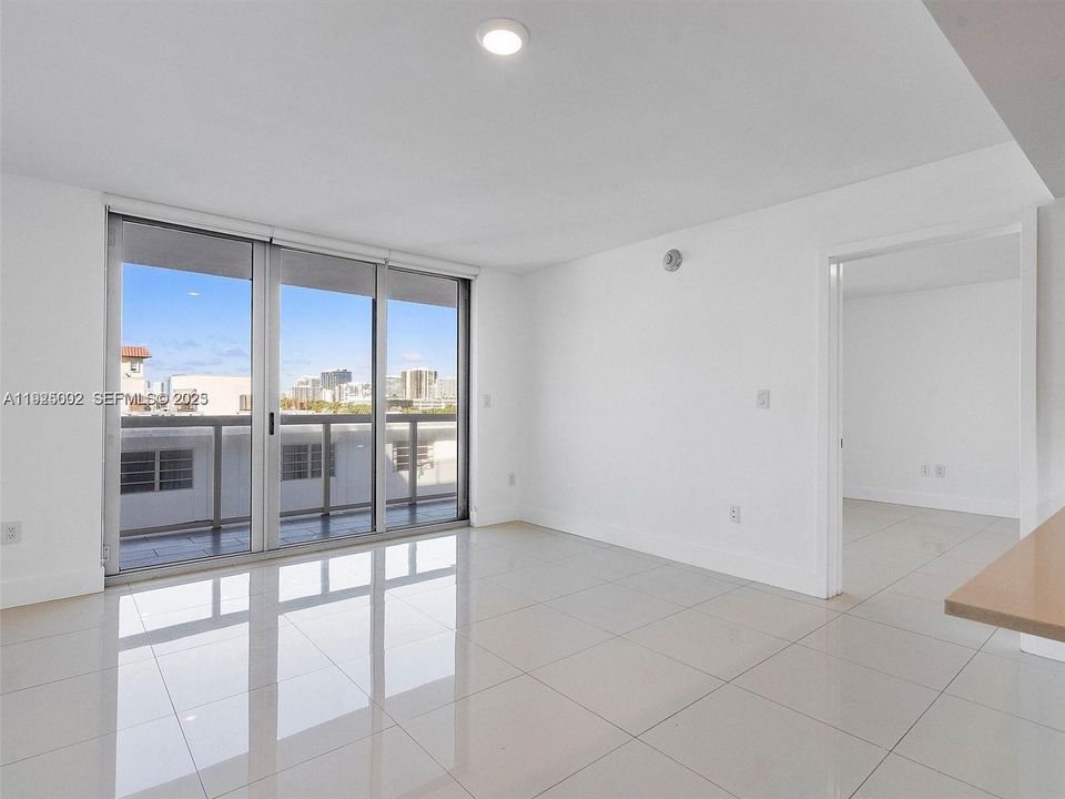 出租: $4,300 (1 贝兹, 2 浴室, 1030 平方英尺)