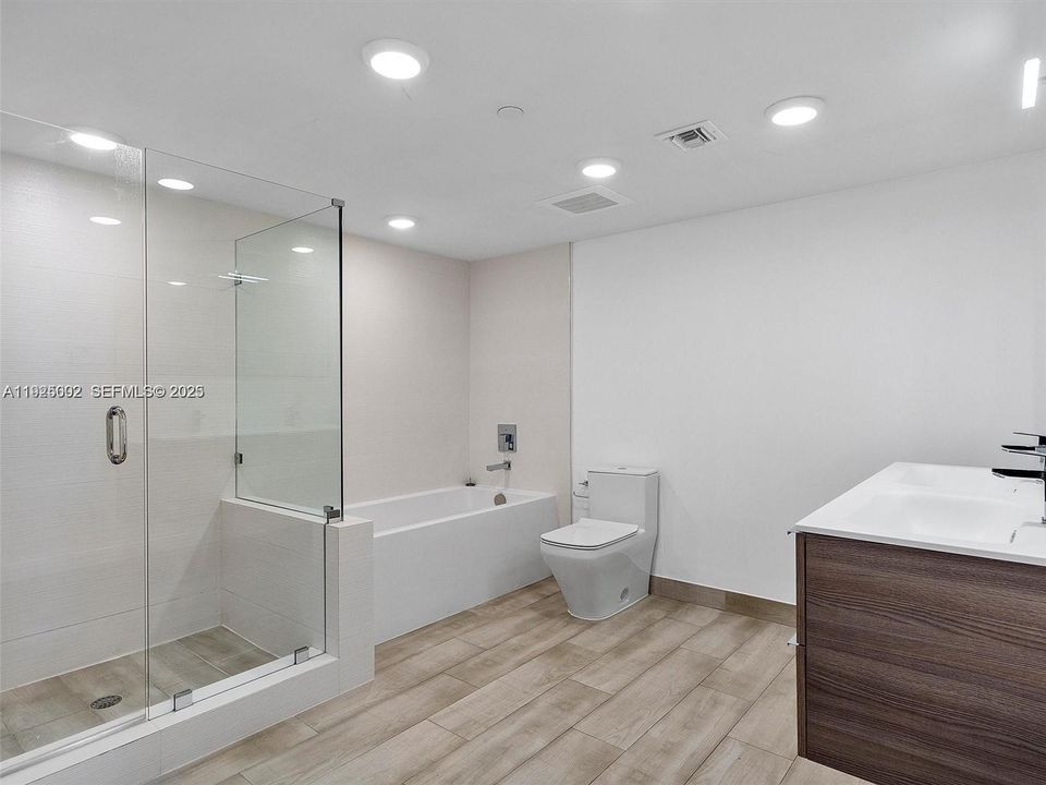 出租: $4,300 (1 贝兹, 2 浴室, 1030 平方英尺)