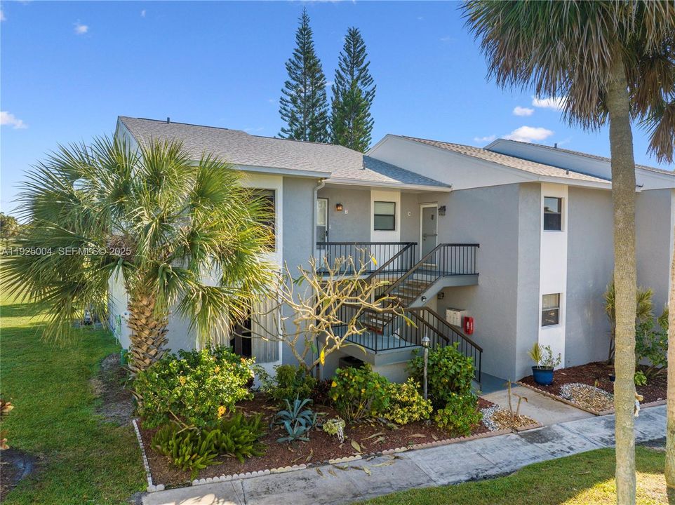 For Sale: $190,900 (2 beds, 2 baths, 1020 Square Feet)