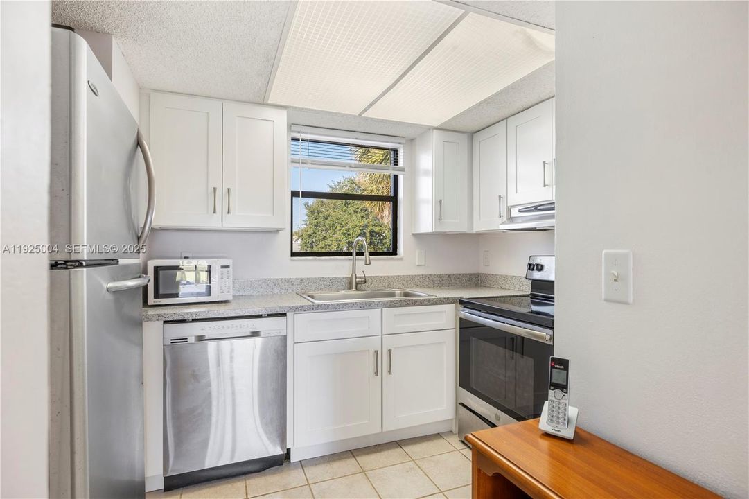 For Sale: $190,900 (2 beds, 2 baths, 1020 Square Feet)