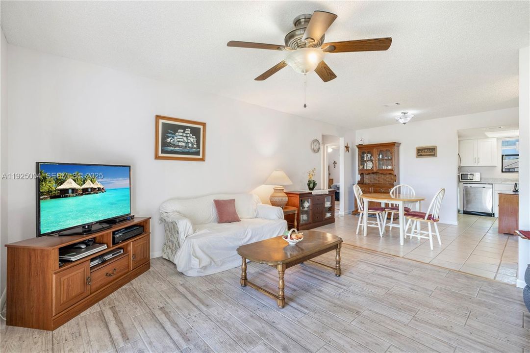 For Sale: $190,900 (2 beds, 2 baths, 1020 Square Feet)