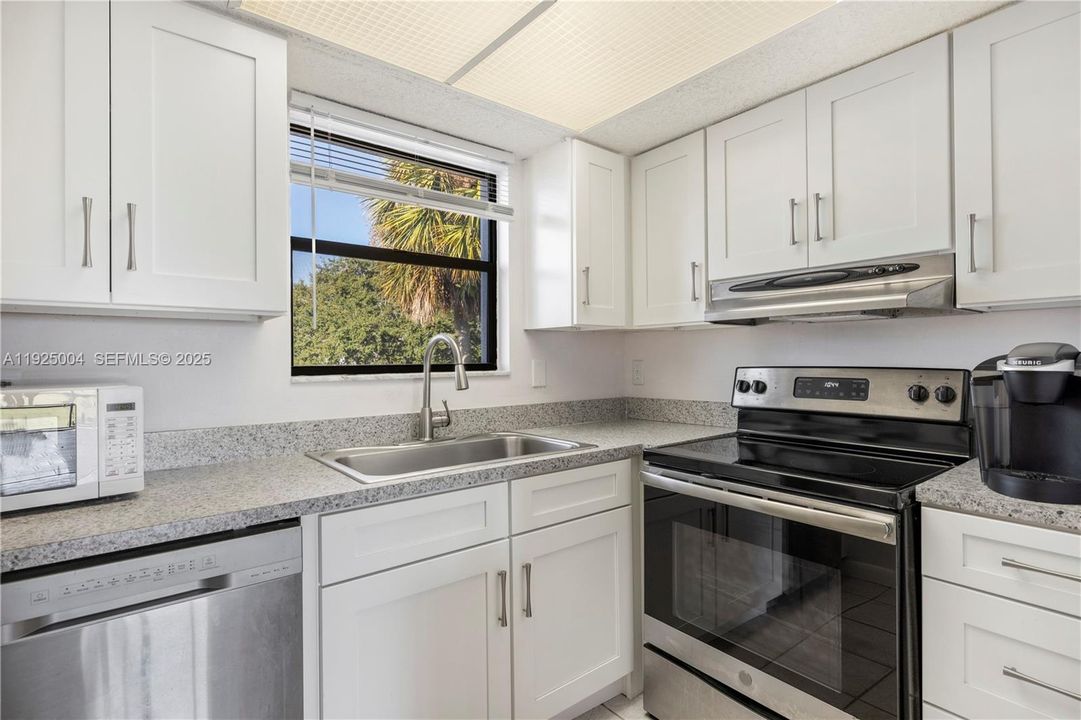 For Sale: $190,900 (2 beds, 2 baths, 1020 Square Feet)