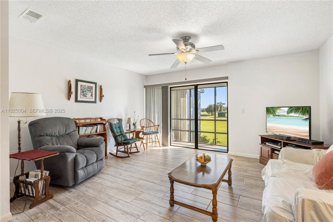 For Sale: $190,900 (2 beds, 2 baths, 1020 Square Feet)