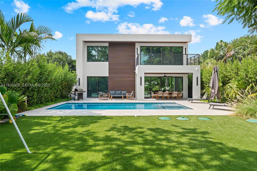 Luxury House Built and sold for $1.74M on 2531 NE 182st