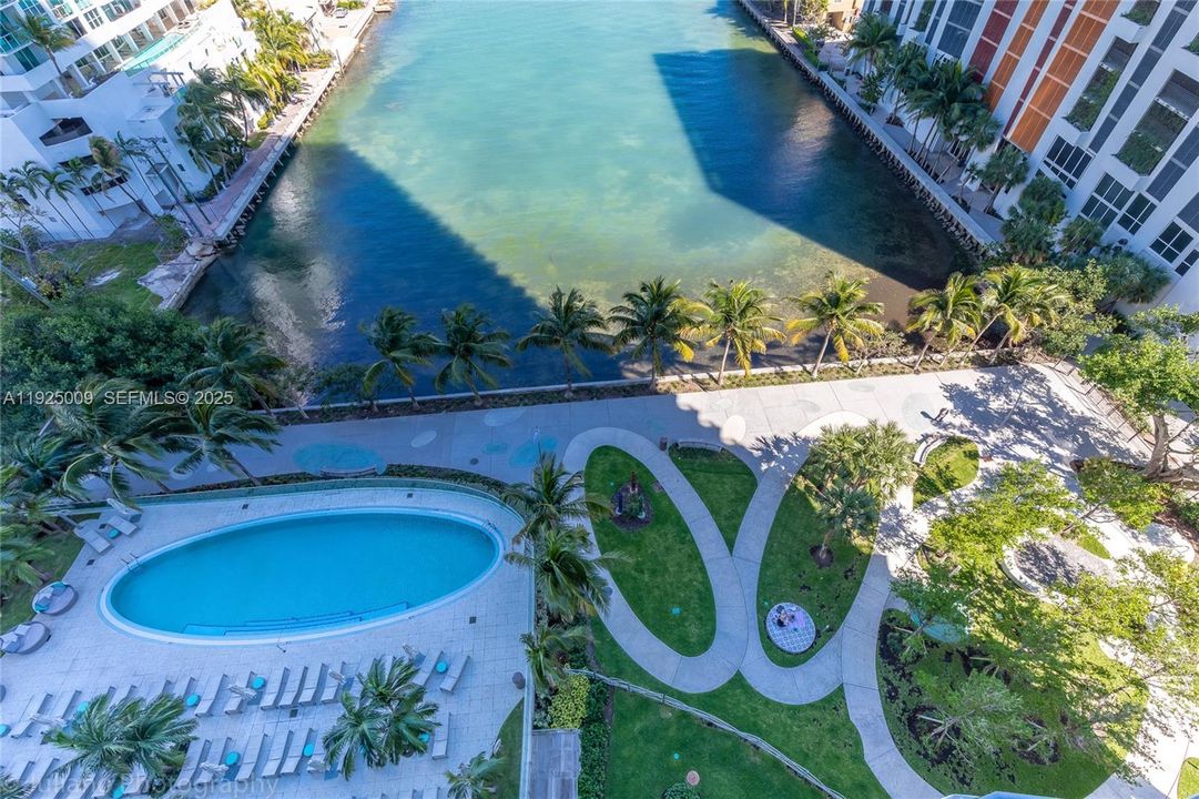 For Rent: $4,400 (2 beds, 2 baths, 1095 Square Feet)