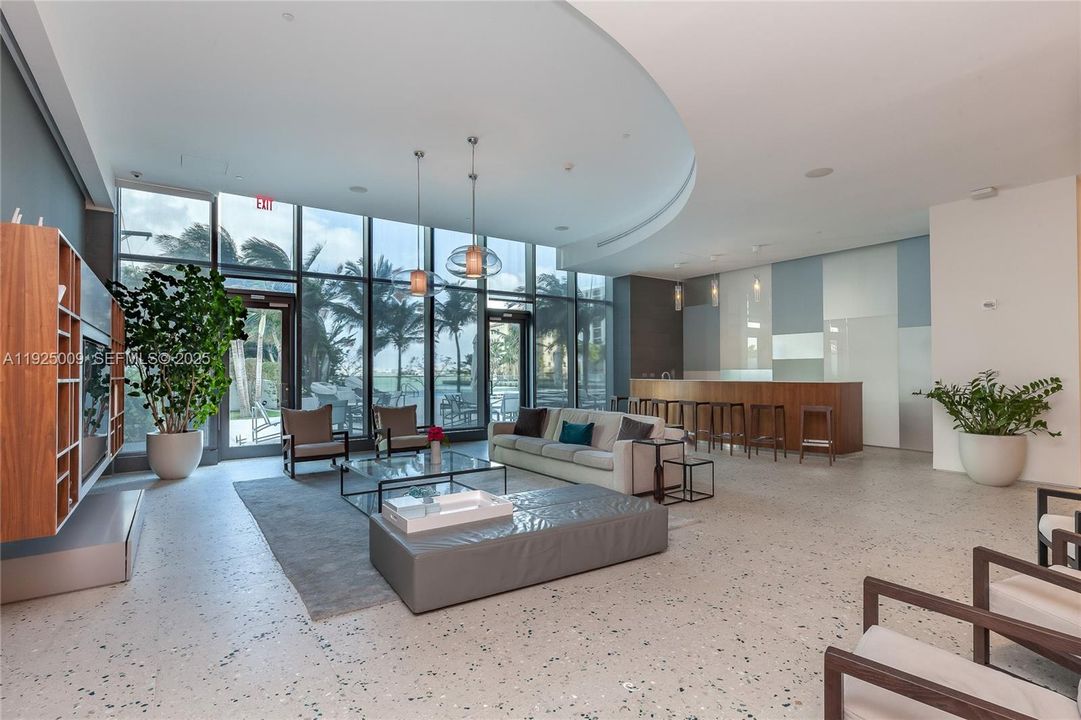 For Rent: $4,400 (2 beds, 2 baths, 1095 Square Feet)