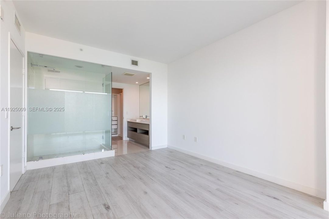 For Rent: $4,400 (2 beds, 2 baths, 1095 Square Feet)