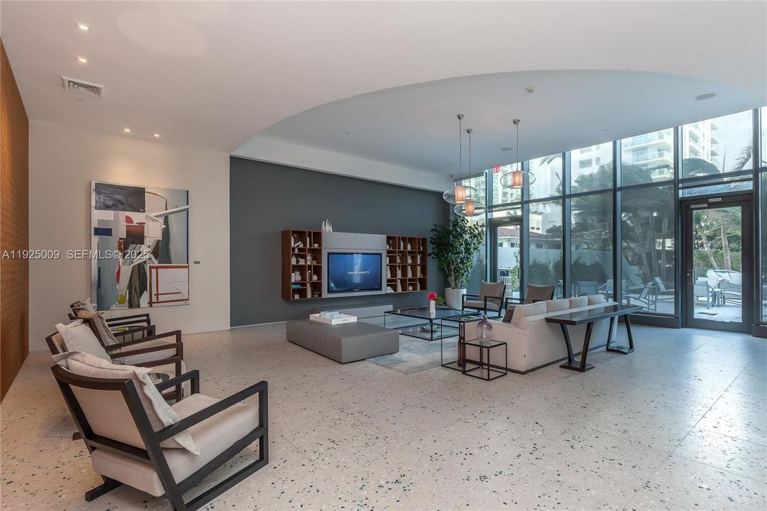 For Rent: $4,400 (2 beds, 2 baths, 1095 Square Feet)