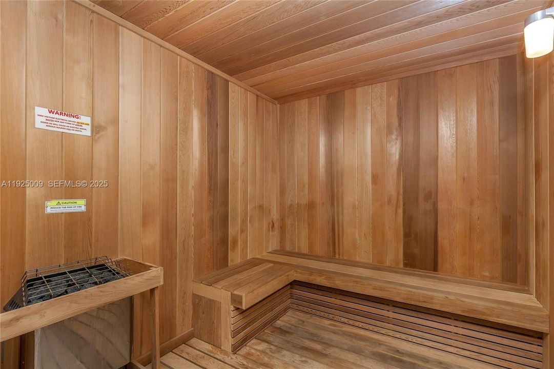 For Rent: $4,400 (2 beds, 2 baths, 1095 Square Feet)