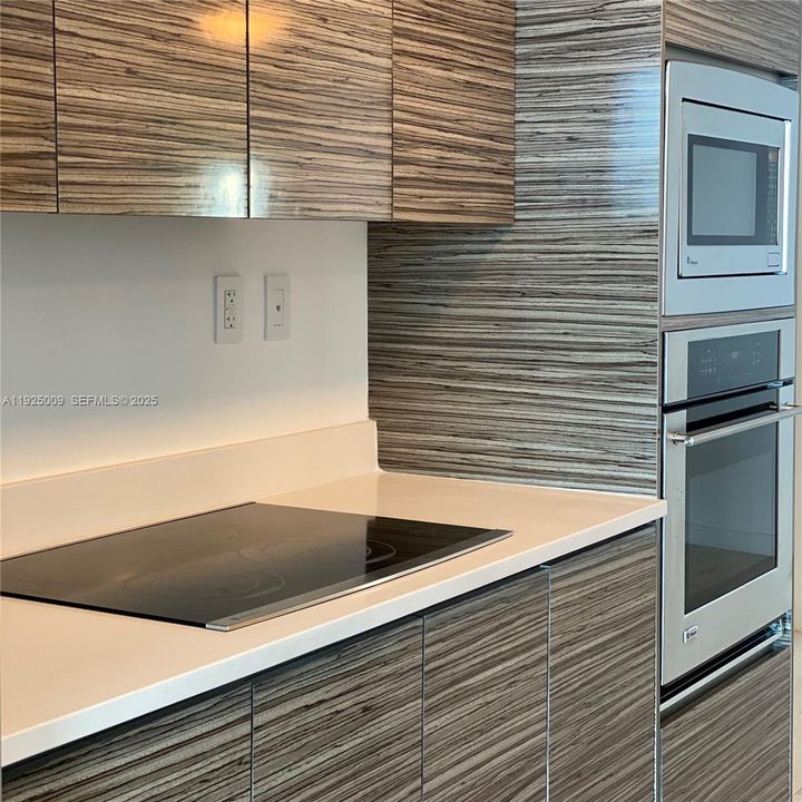 For Rent: $4,400 (2 beds, 2 baths, 1095 Square Feet)