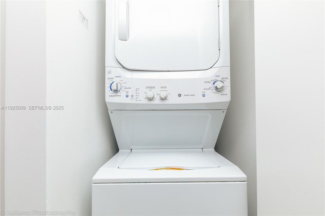 For Rent: $4,400 (2 beds, 2 baths, 1095 Square Feet)